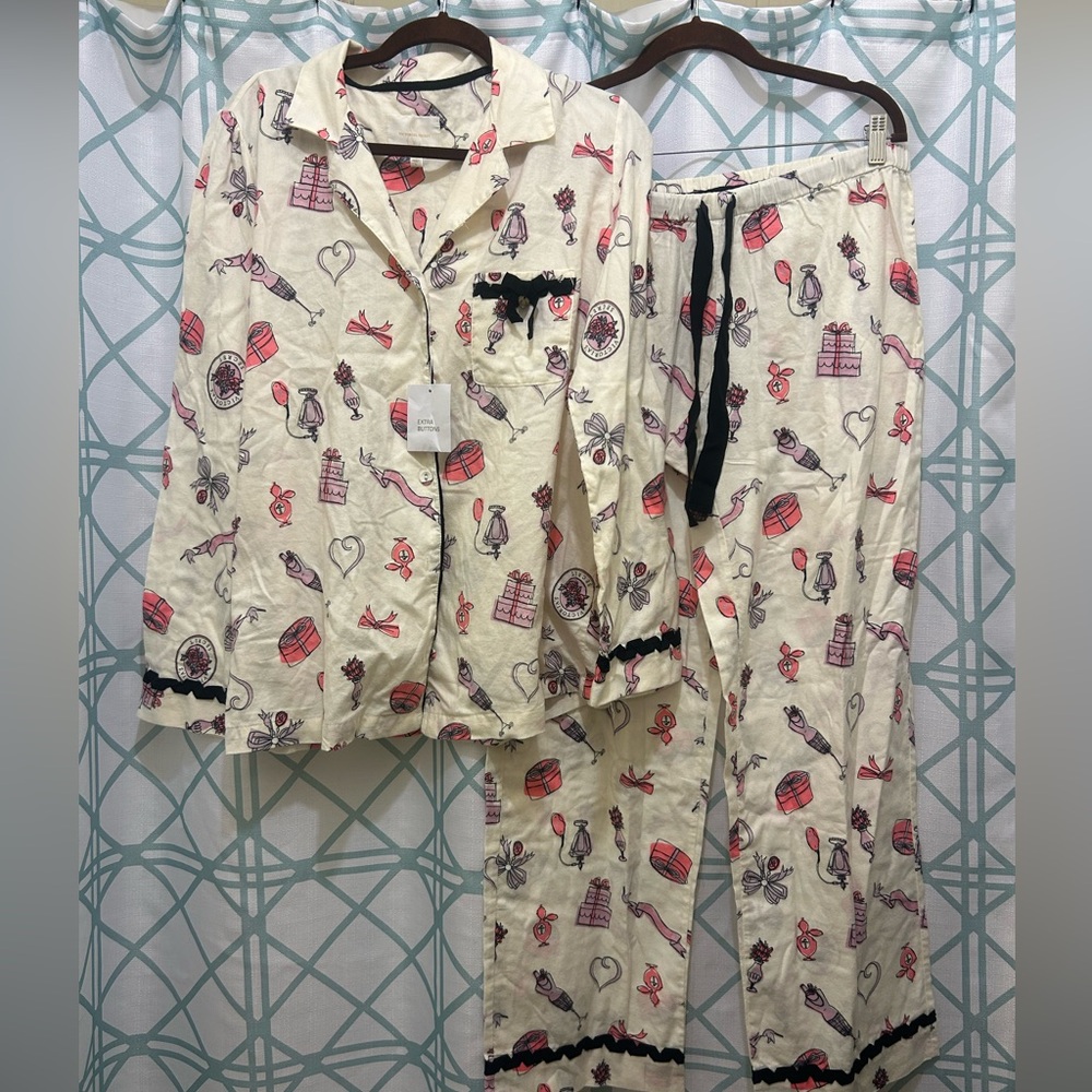 NEW Victoria's Secret Pajama Set L